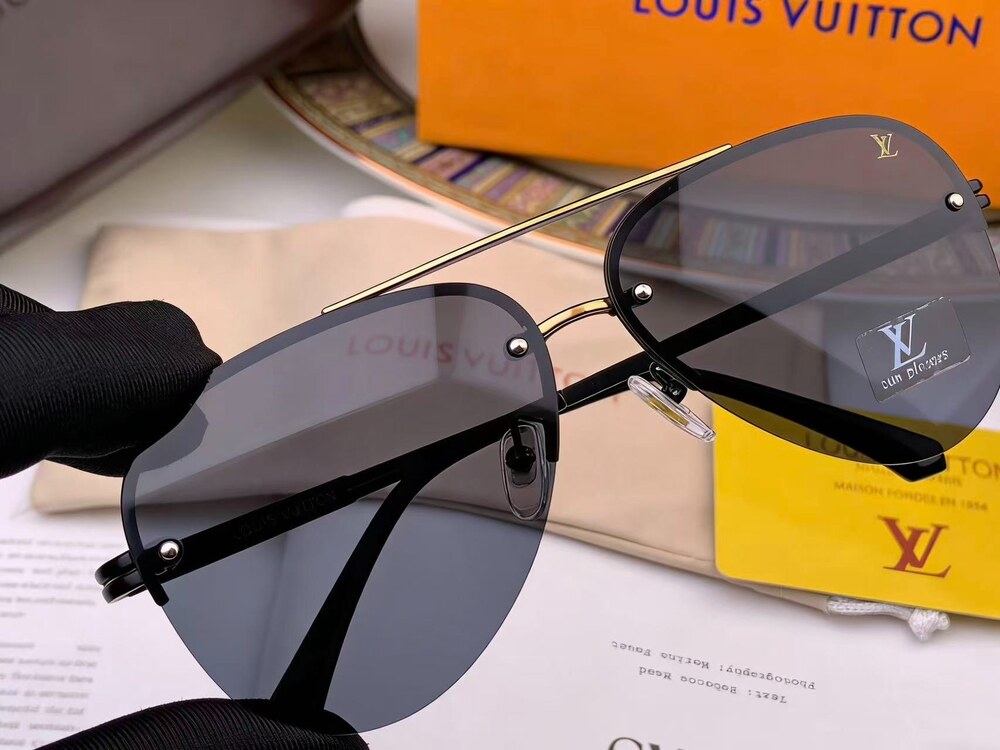Louis Vuitton Black Gold Pilot Shades - Picture 3 of 4